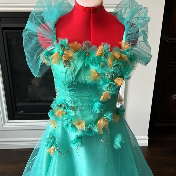 Turquoise Gown with Floral Details design dress ๐ - Picture 3 of 6